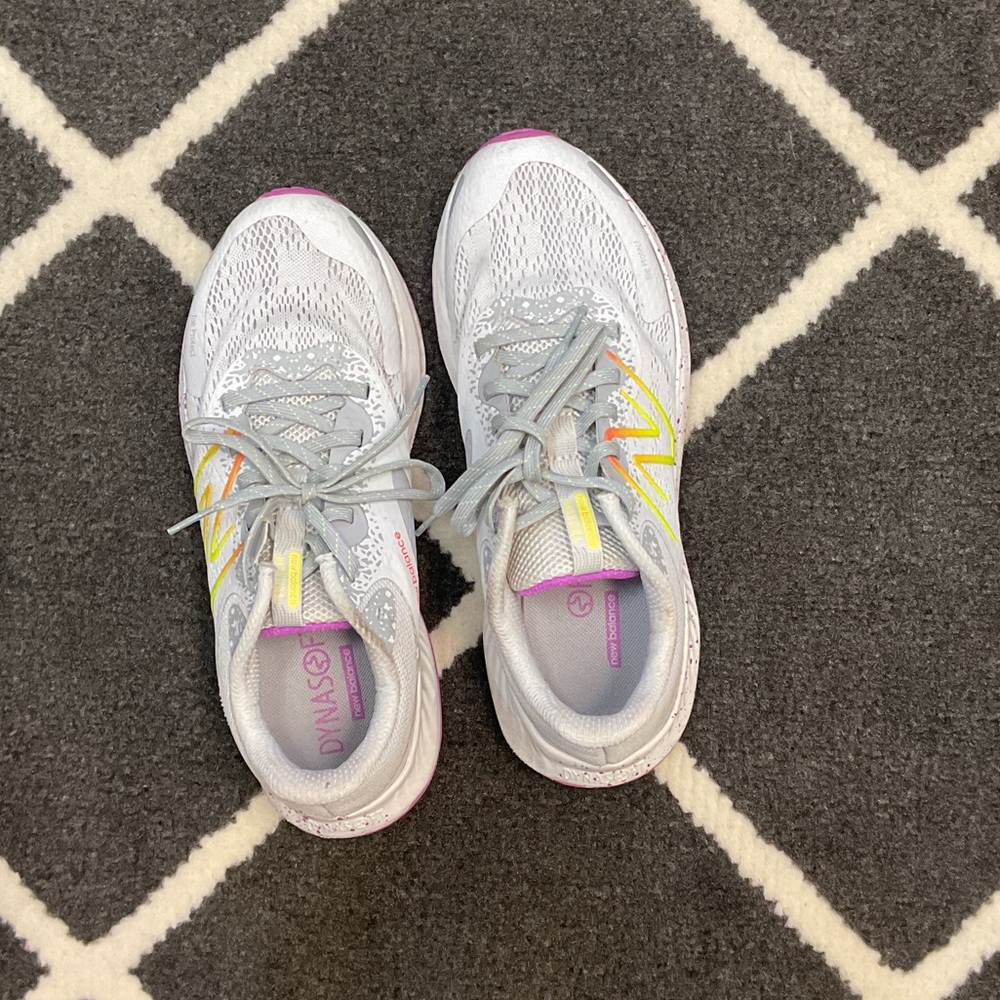 New Balance athletic shoes size 9 1/2 B